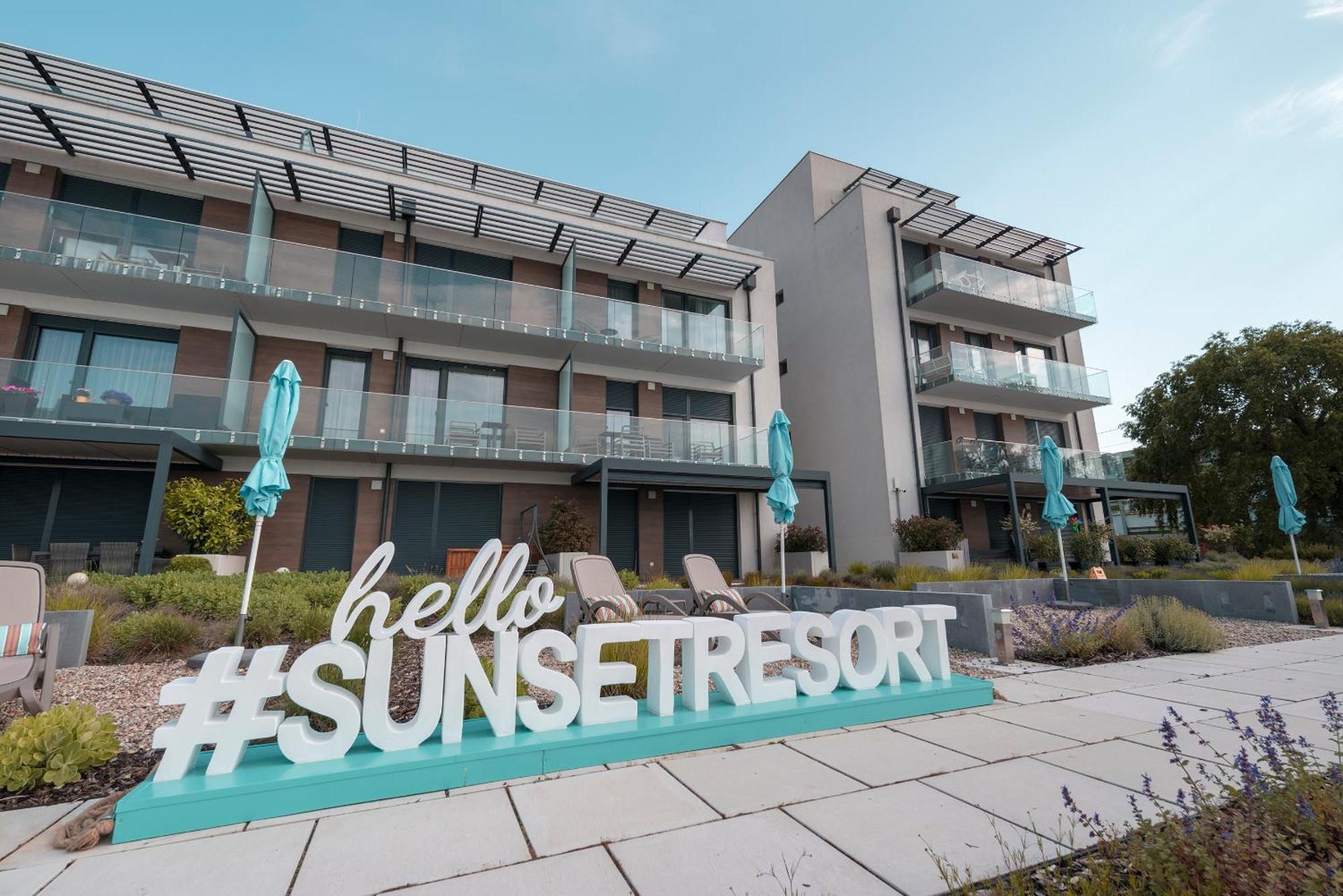 Sunset Resort - Lakeside Apartment Fonyód Buitenkant foto