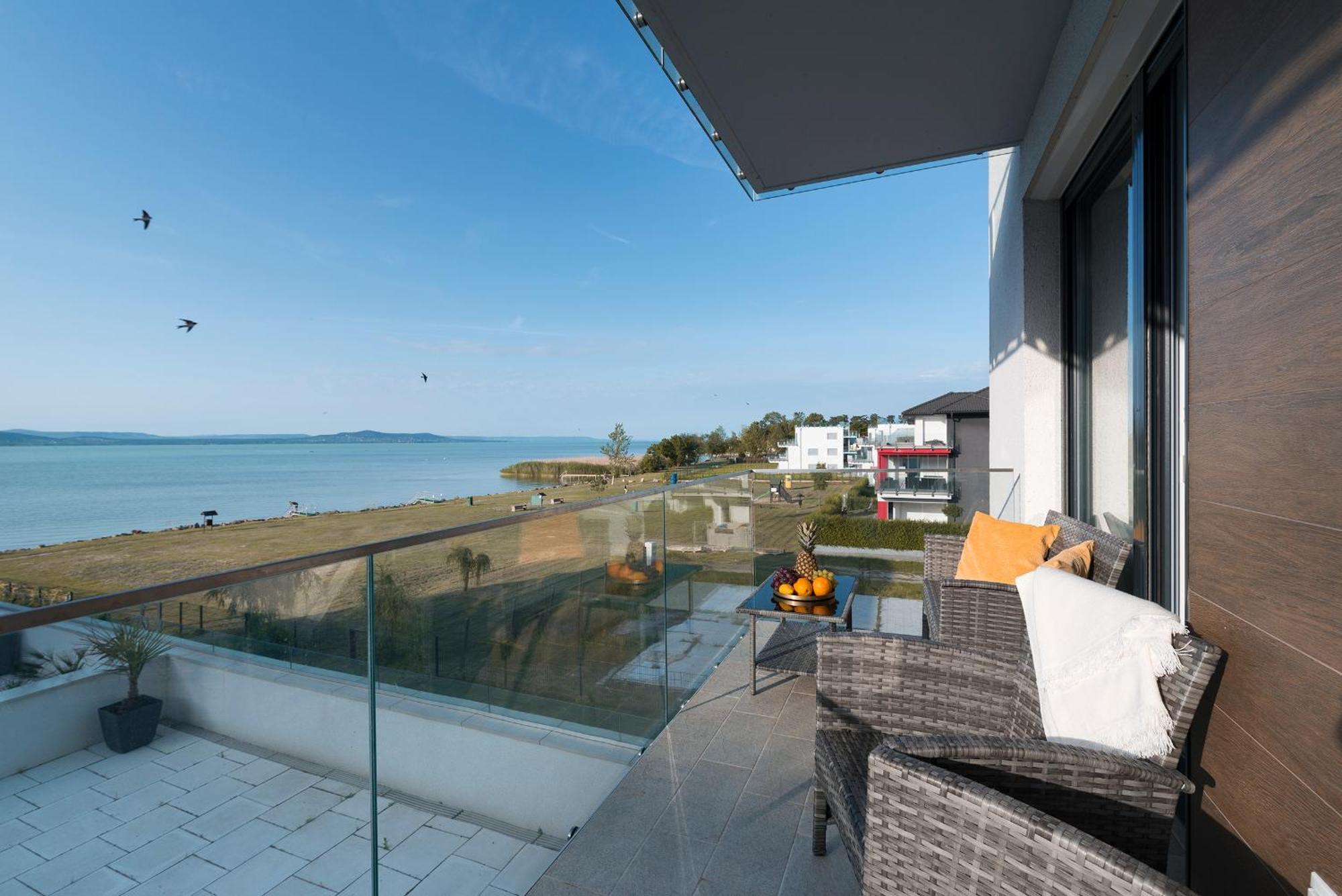 Sunset Resort - Lakeside Apartment Fonyód Buitenkant foto